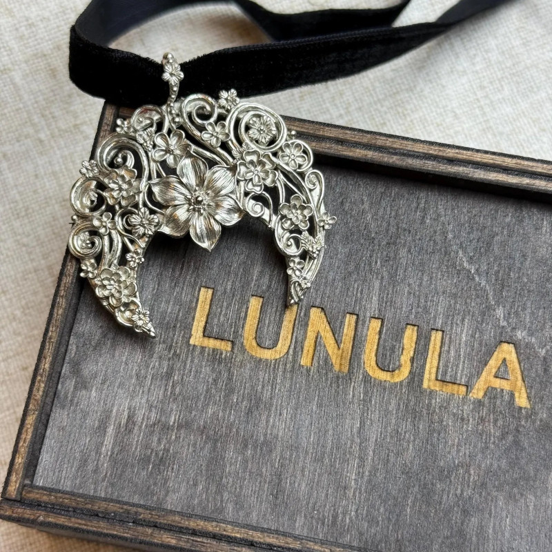 Buy the Lunica Pendant "Silver Flower of Luna" in our store!
