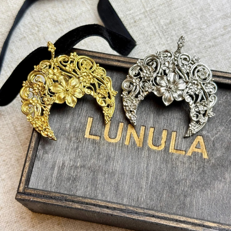 Buy the Lunica Pendant "Silver Flower of Luna" in our store!