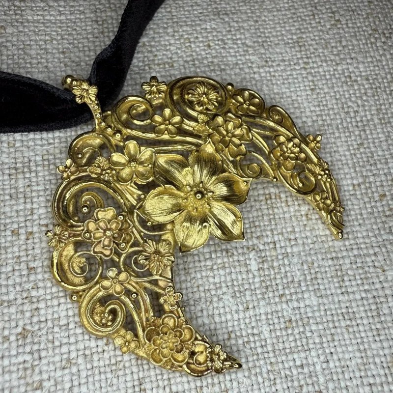 Women's Pendant "Golden Flower of the Moon"